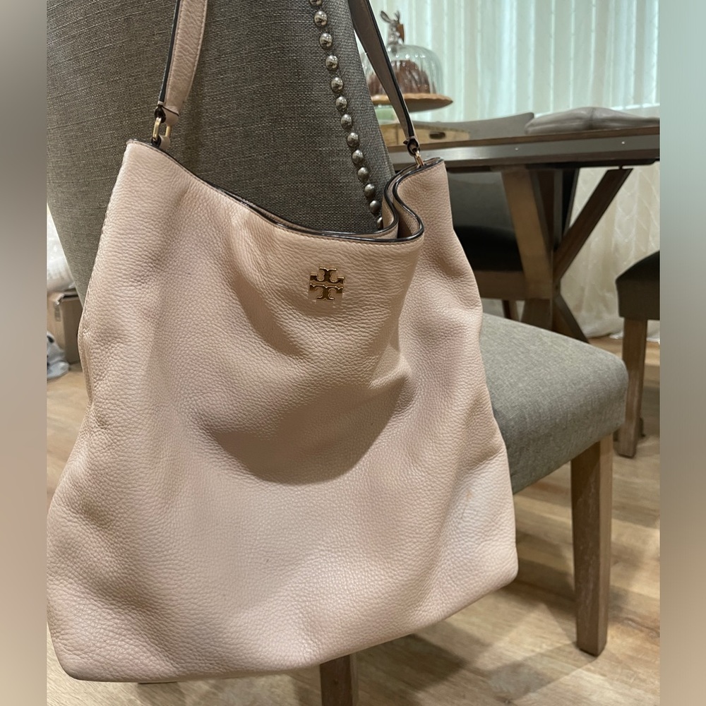 Tory Burch pink leather shoulder bag used in good condition